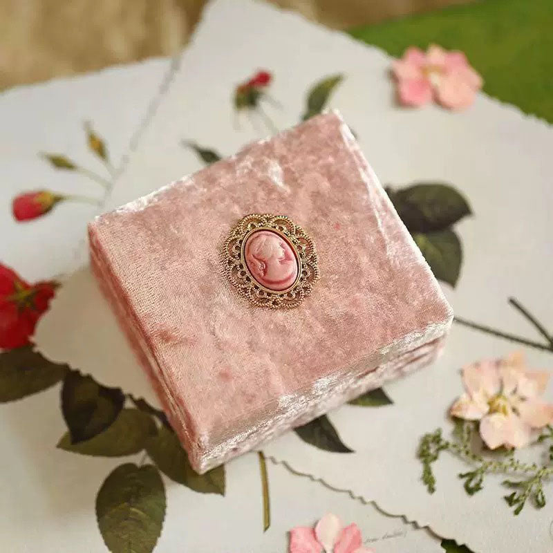 Velvet-Relief Style Jewelry Box
