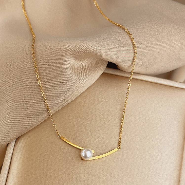 Exquisite Curved Single-Pearl Necklace