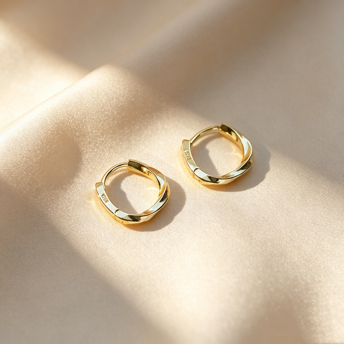 Minimalist Möbius Twist Hoop Earrings