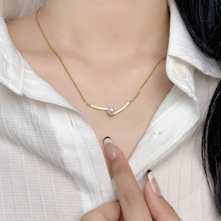 Exquisite Curved Single-Pearl Necklace