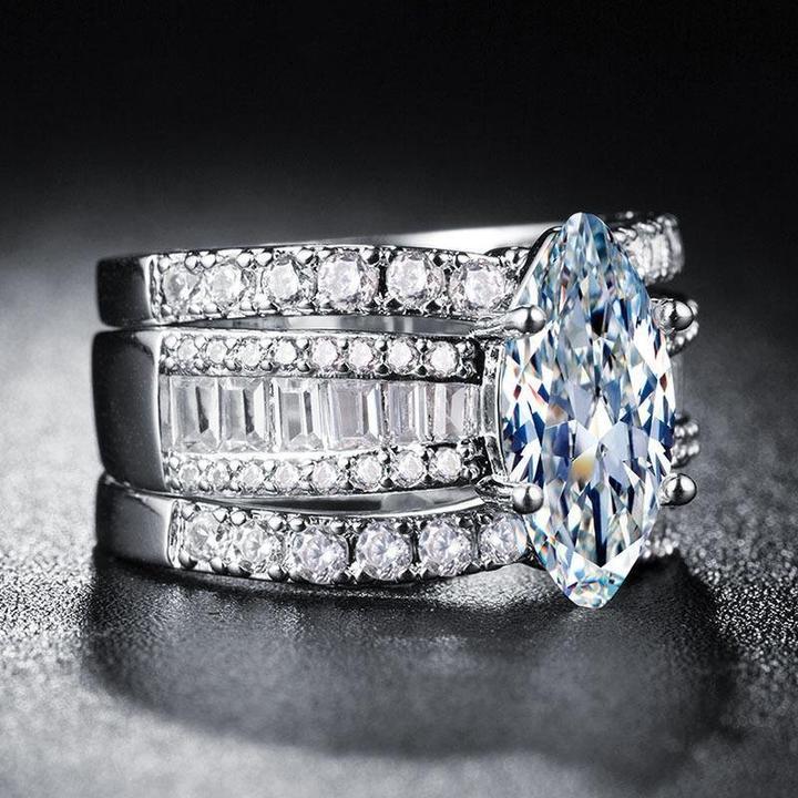 Verena – Crystal and Gold Accent Ring Set