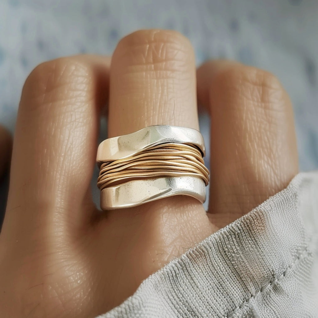 Maria - Golden Thread Ring