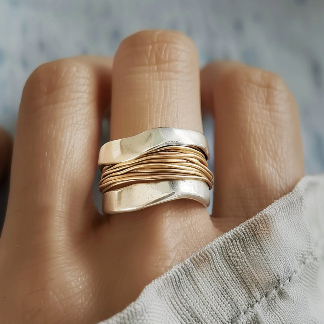 Maria - Golden Thread Ring
