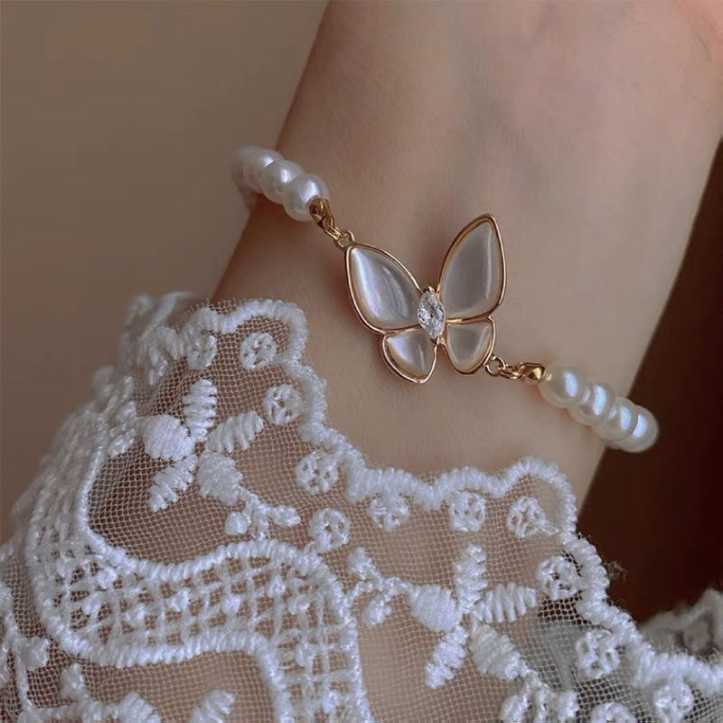 Dancing Butterfly ? Freshwater Pearl Bracelet
