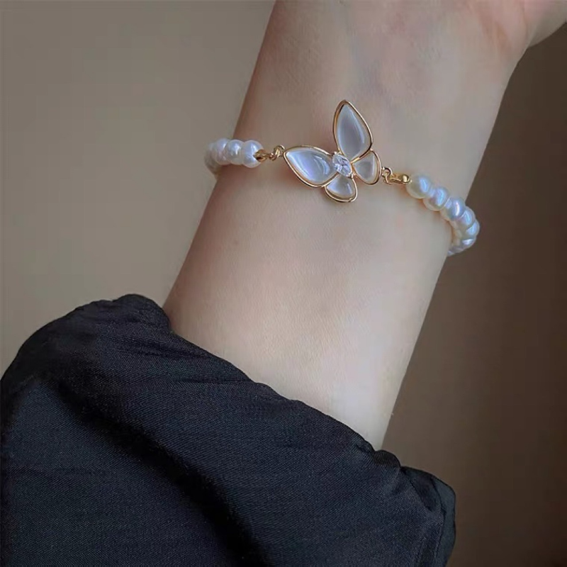 Dancing Butterfly ? Freshwater Pearl Bracelet