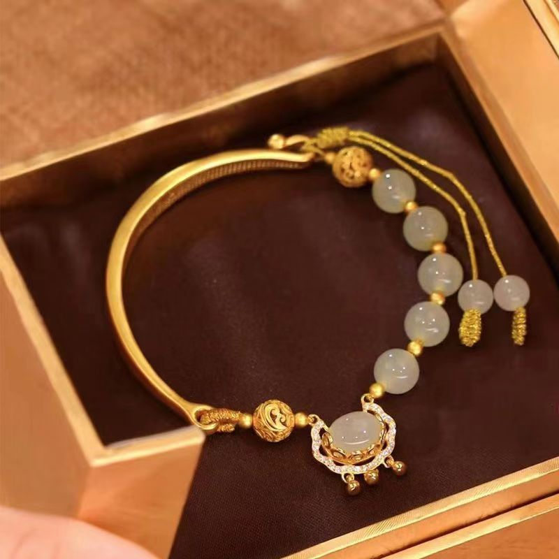 Eternal happiness ? Emerald Jade stone bracelet
