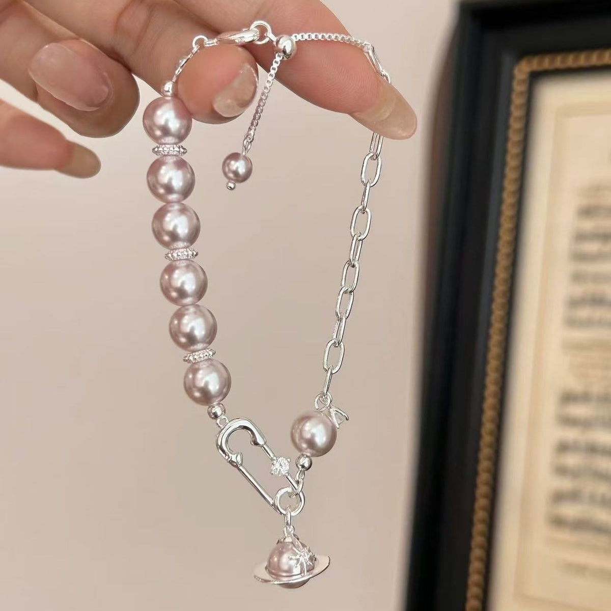Saturn Orbits �?Pearl Bracelet
