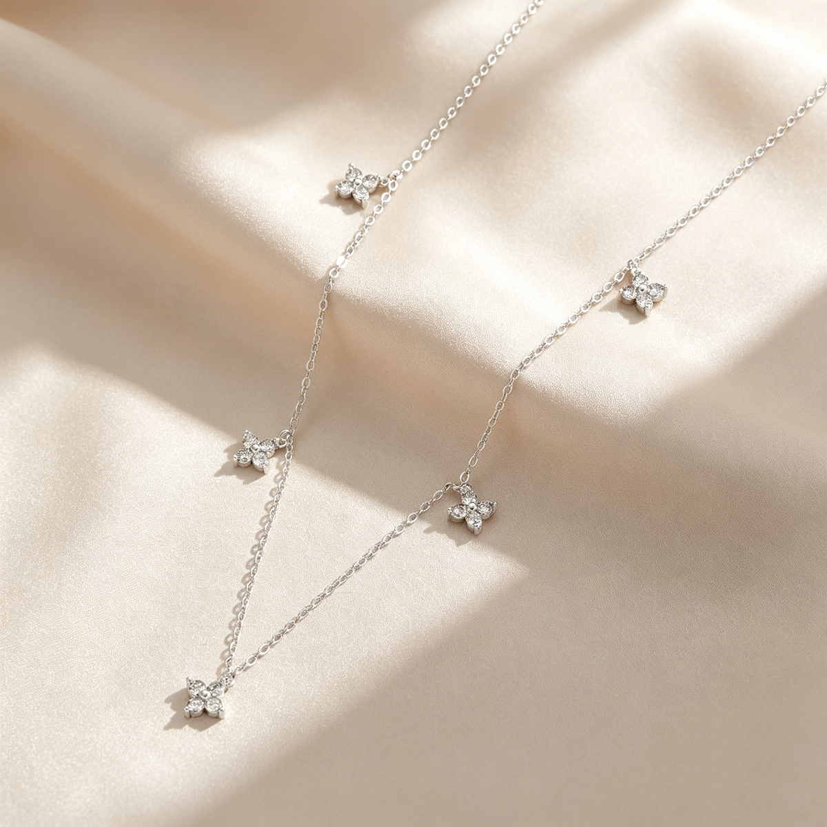 Étoile Clover Stardust Necklace
