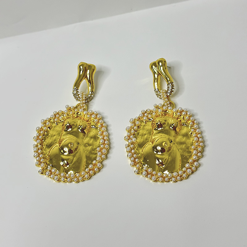 Light luxury retro pearl art earrings