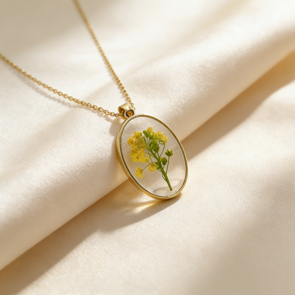Resin Preserved Flower Pendant Necklace