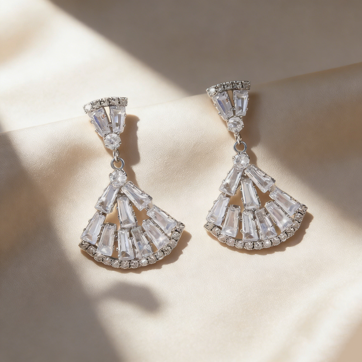 Elegant Fan-Shaped Pendant Earrings