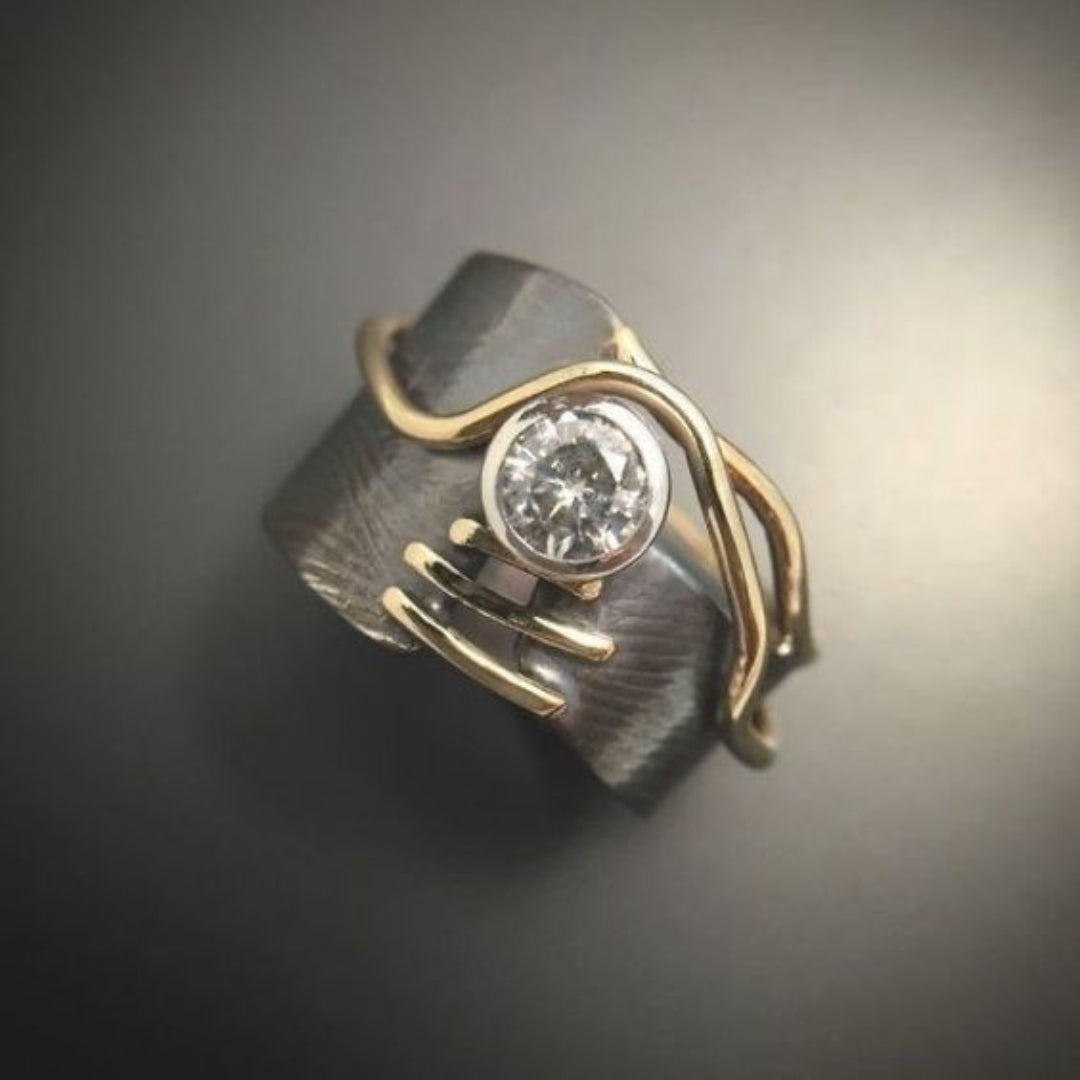 Laura - Vintage Ring in Dark Silver with Zirconia