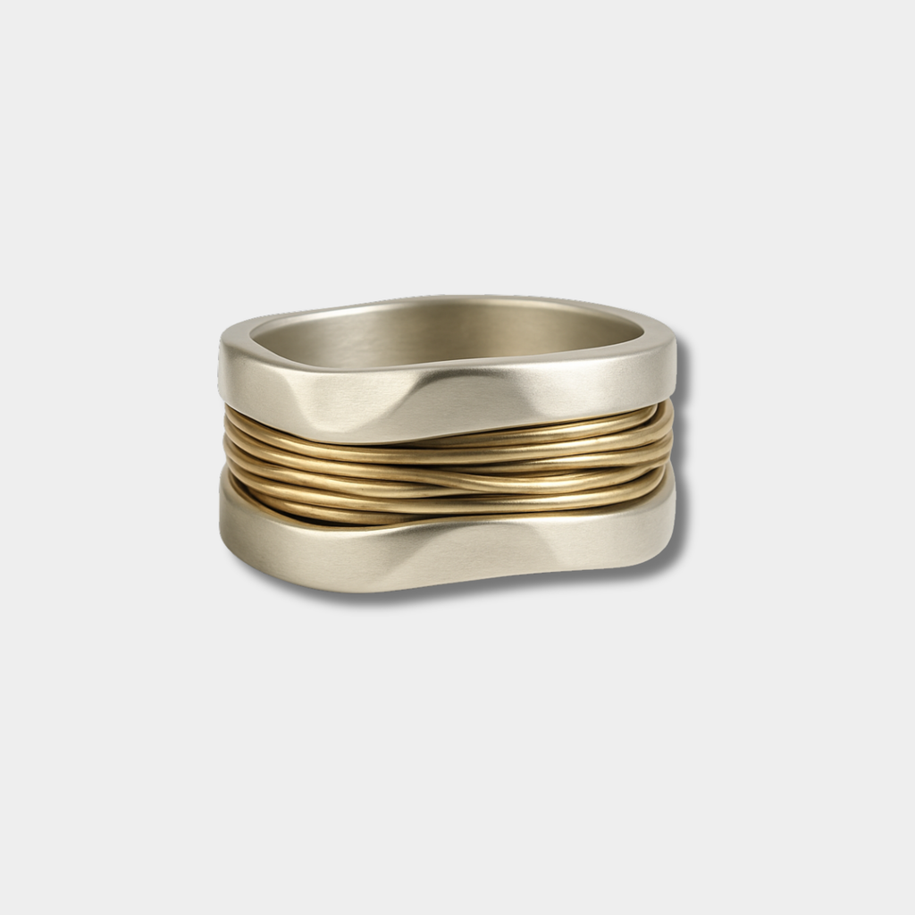 Maria - Golden Thread Ring
