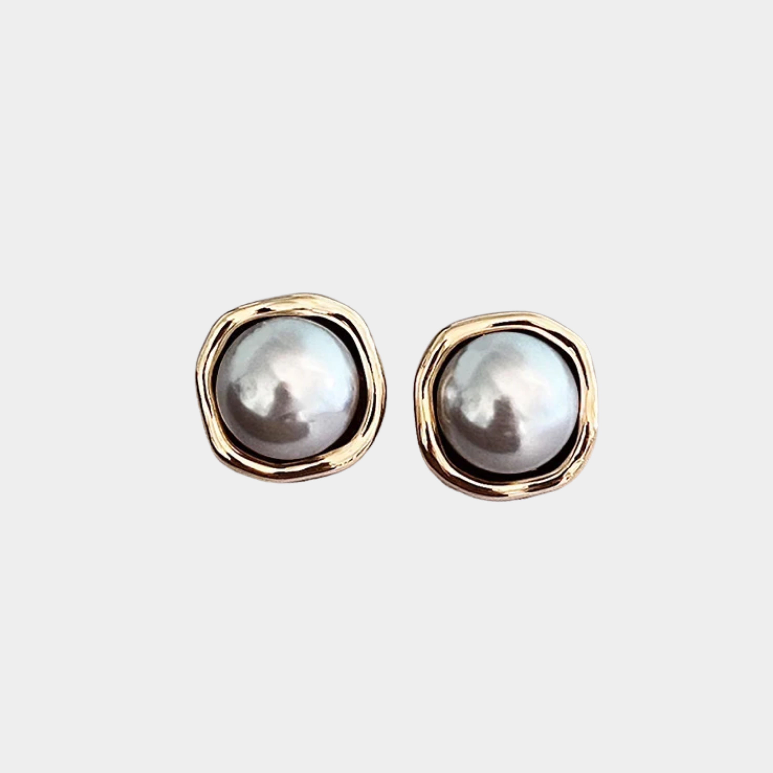 Yvonne - Elegant Black Pearl Earrings