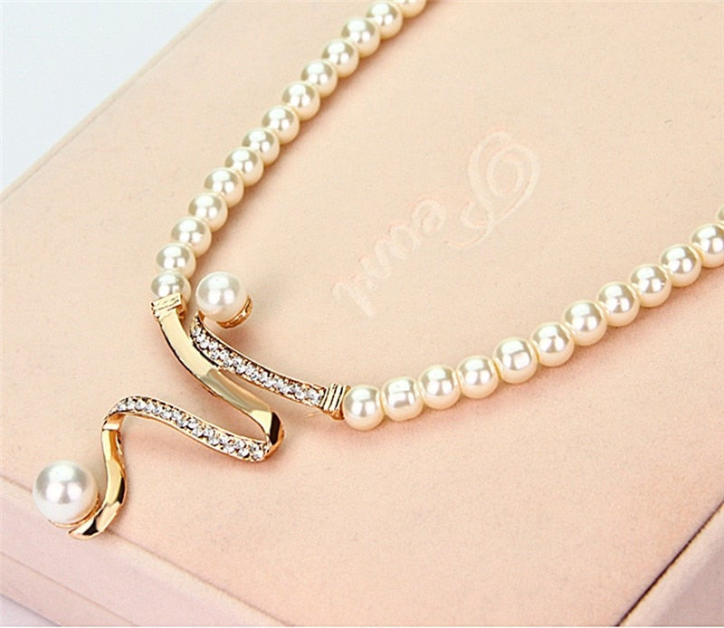 Fabienne - Pearl Necklace + Earring Set