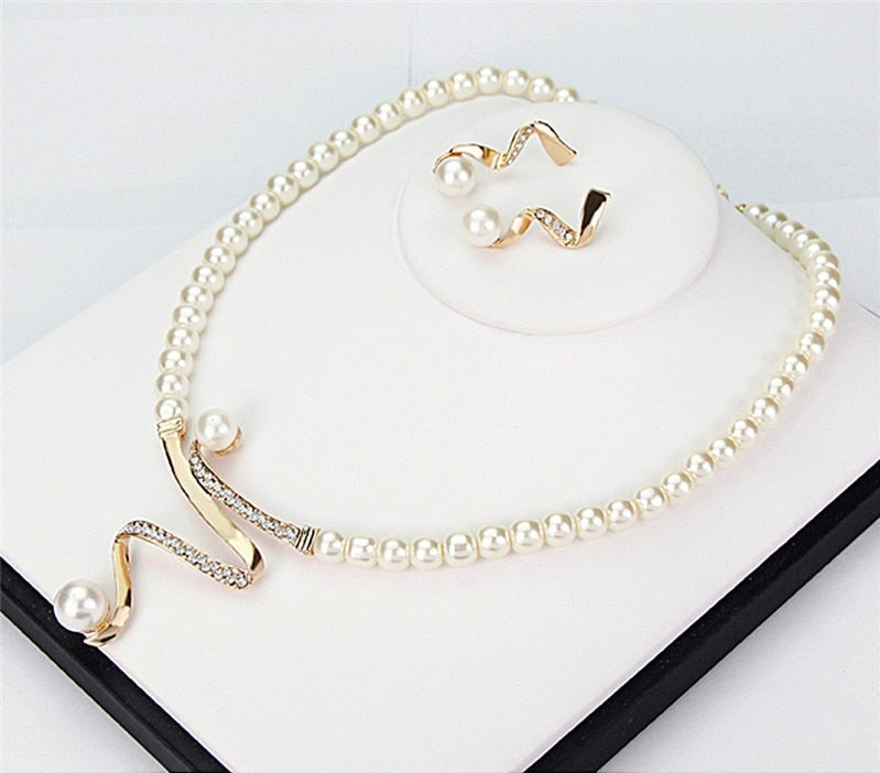 Fabienne - Pearl Necklace + Earring Set