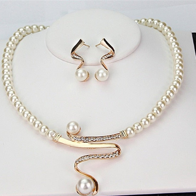 Fabienne - Pearl Necklace + Earring Set