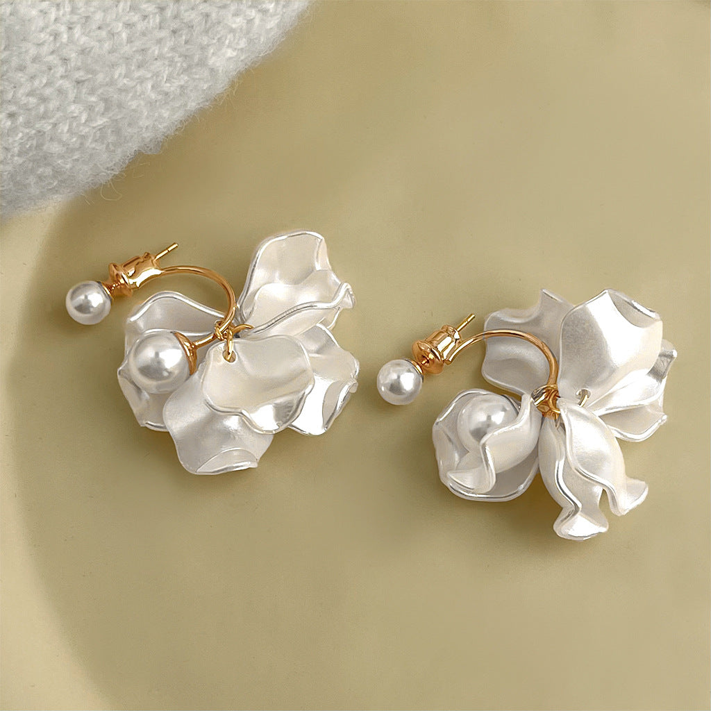 Luminous Petal • Pearl Earring