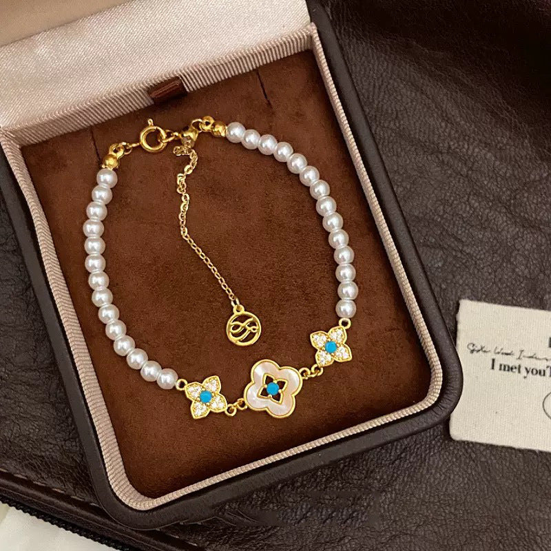 Clover Whisper �?Pearl Bracelet