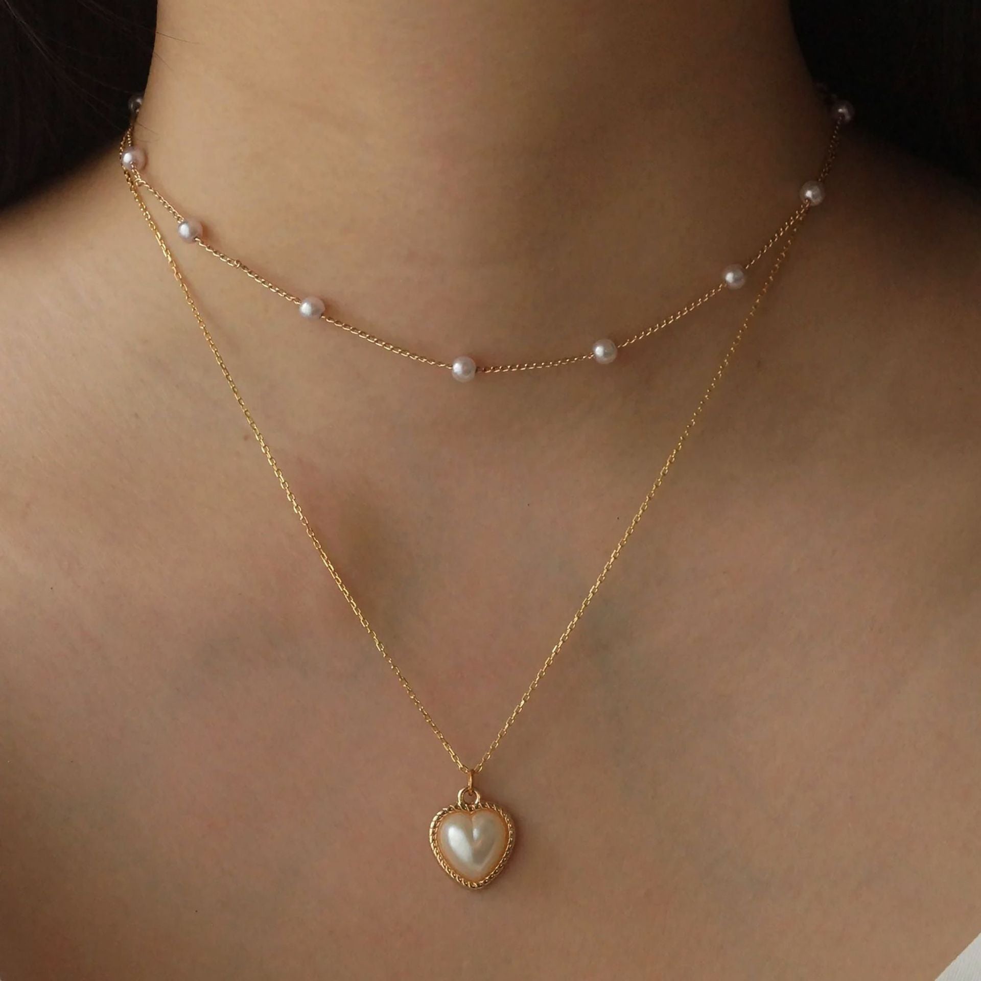 Victoria – Elegant Gold Necklace with Pendant.