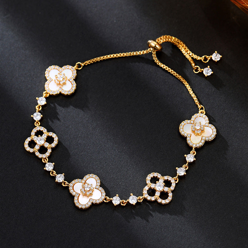 Four-leaf flower cluster �?natural shell bracelet