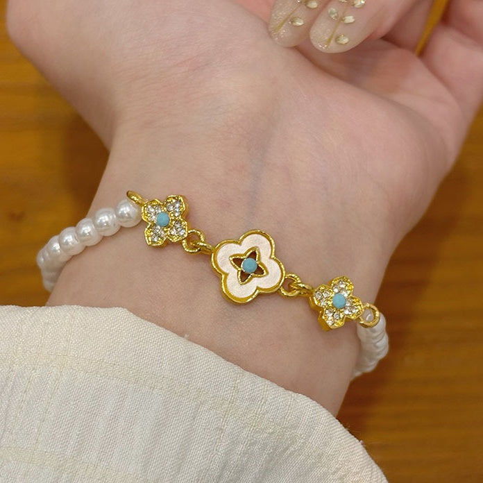 Clover Whisper �?Pearl Bracelet