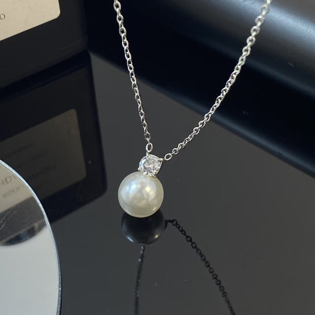 Freshwater pearl necklace and earrings
