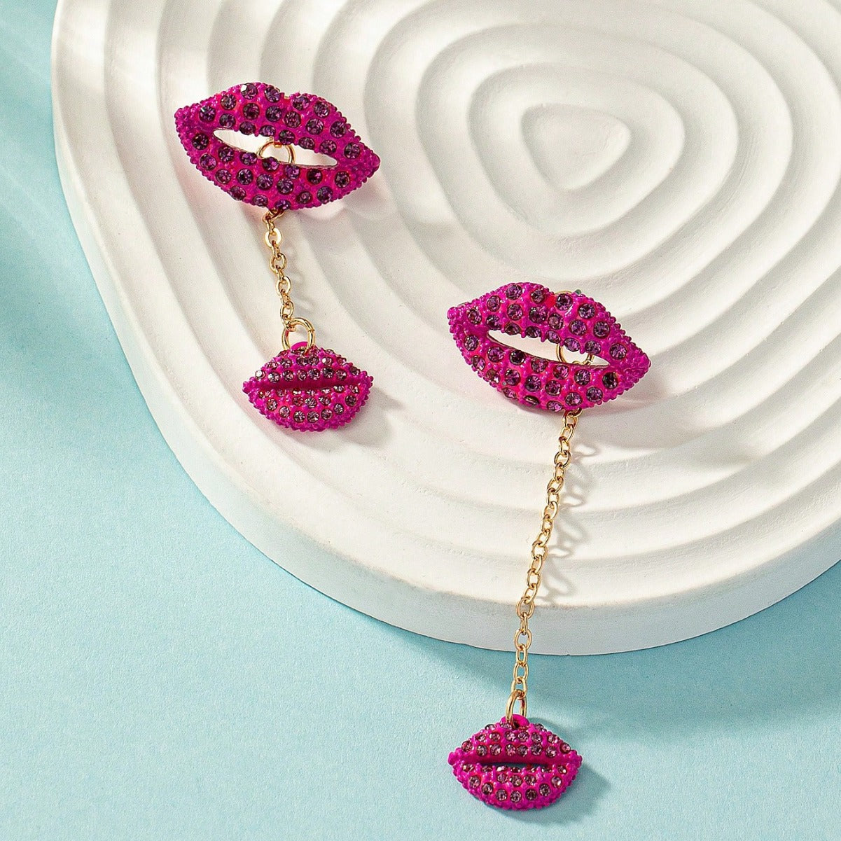 Lips diamond asymmetrical earrings
