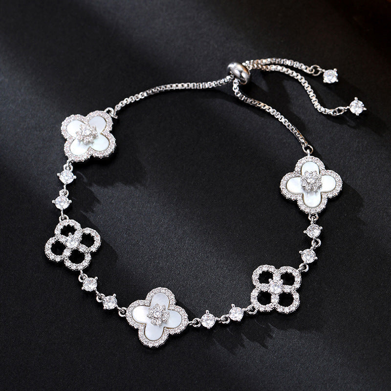 Four-leaf flower cluster �?natural shell bracelet