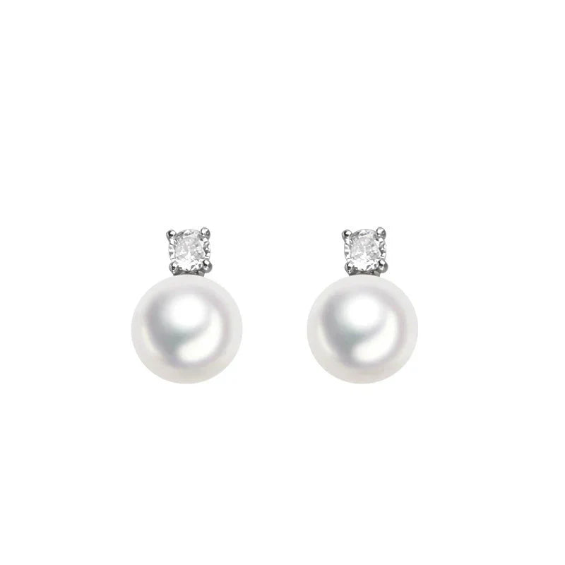 Freshwater pearl necklace and earrings