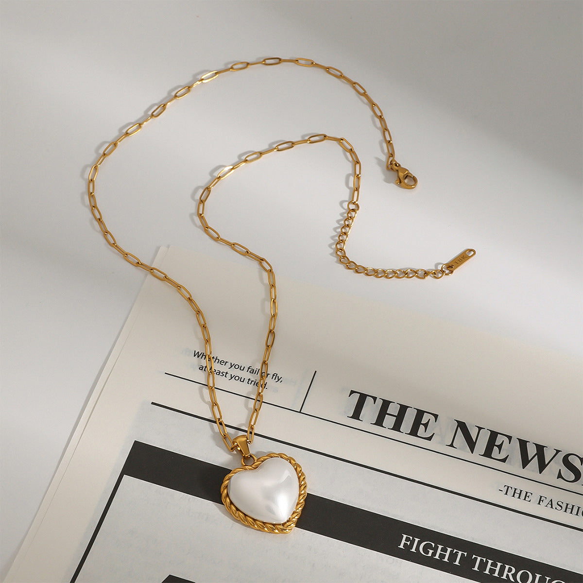 Victoria – Elegant Gold Necklace with Pendant.