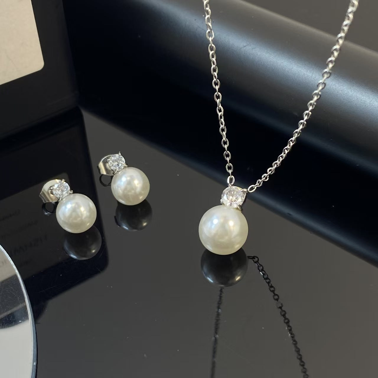 Freshwater pearl necklace and earrings