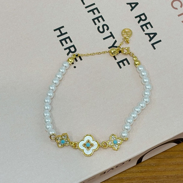 Clover Whisper �?Pearl Bracelet