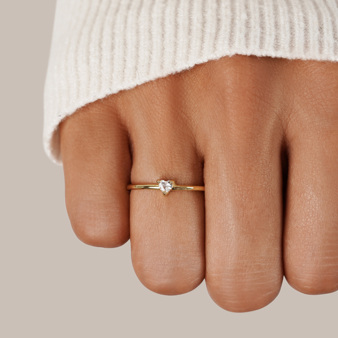 Leonie – Smooth Gold Ring.