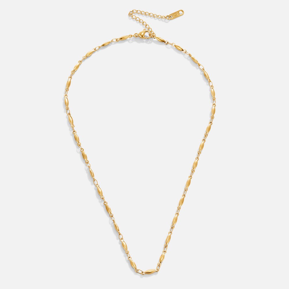 Magdalena – A delicate gold necklace with subtle links.