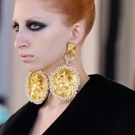 Light luxury retro pearl art earrings