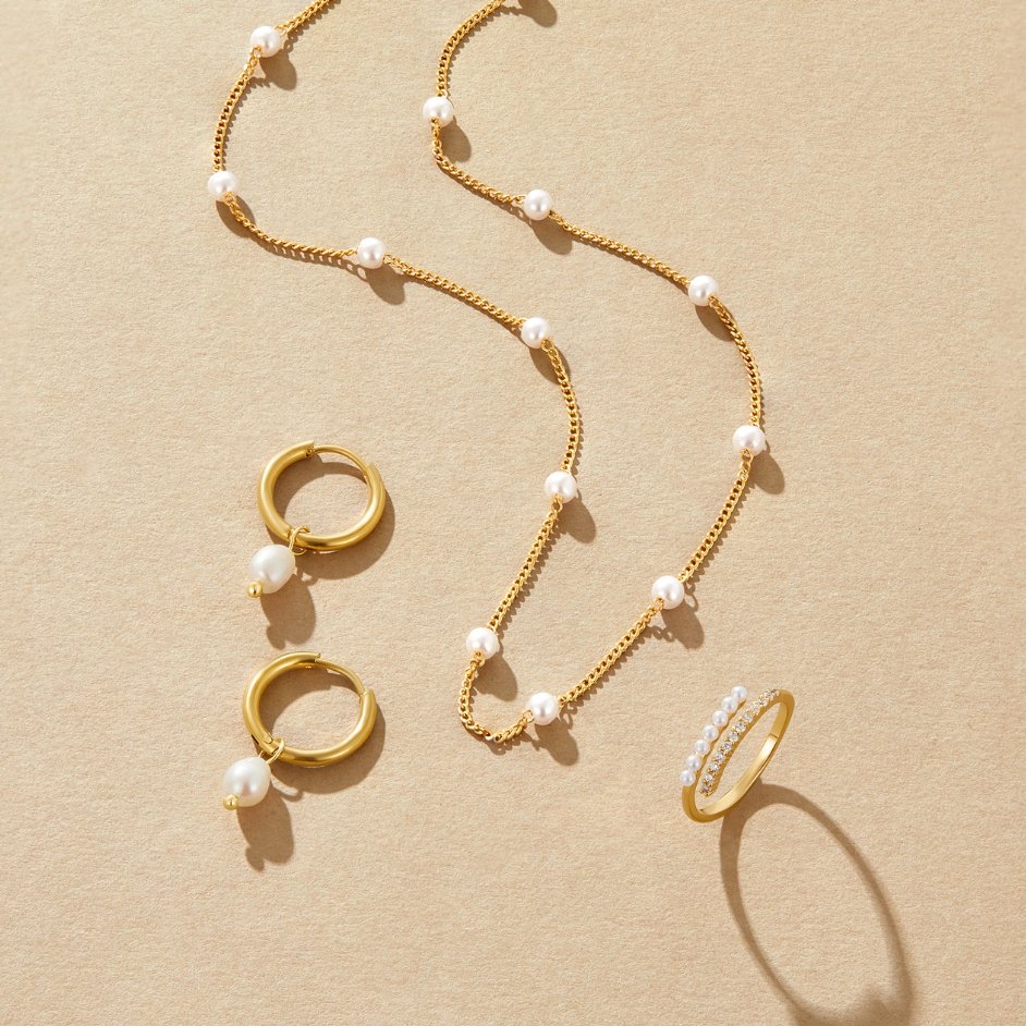 Elisa Marie – Pearl-Studded Earrings.