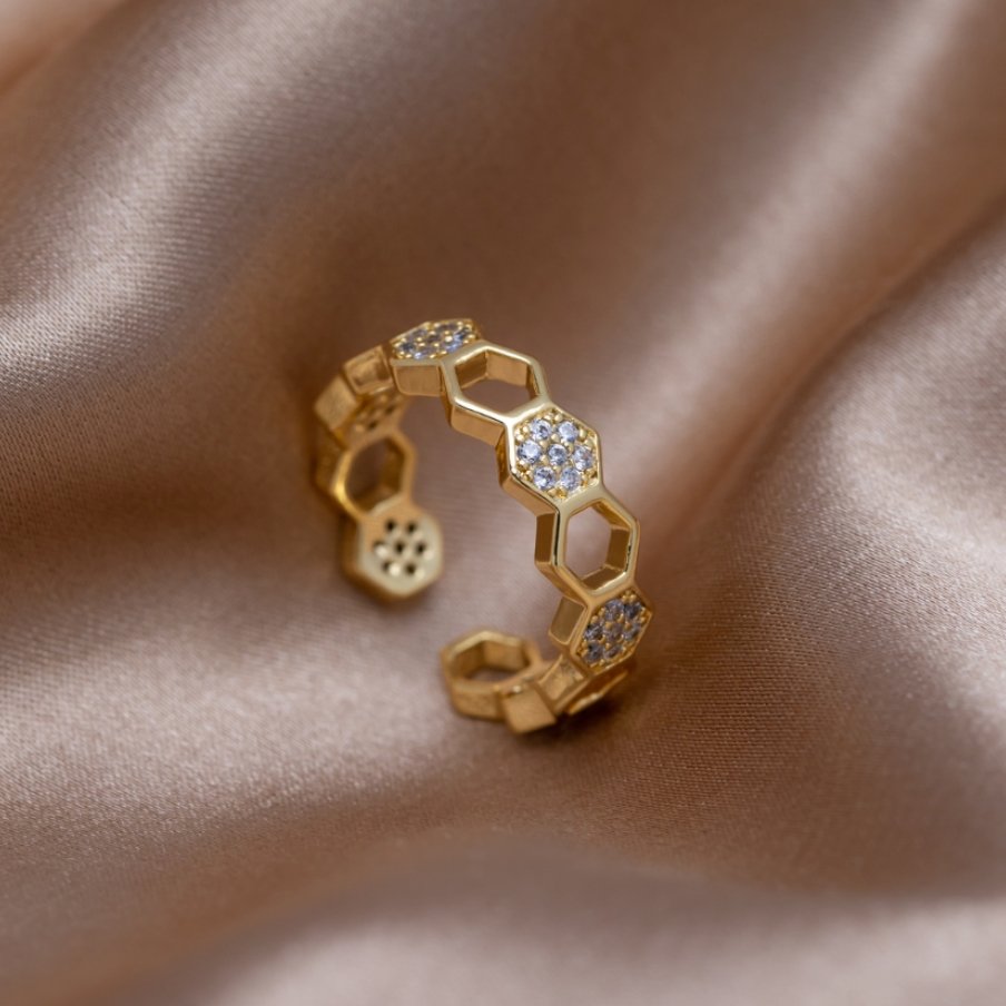 Friedrika – Gold Ring with Pearl Accents.
