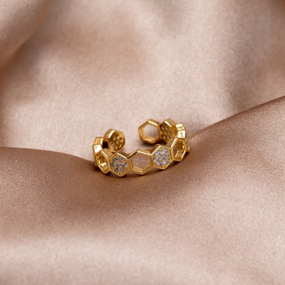 Friedrika – Gold Ring with Pearl Accents.