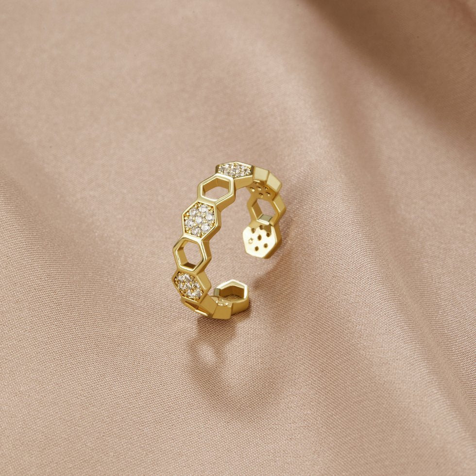 Friedrika – Gold Ring with Pearl Accents.