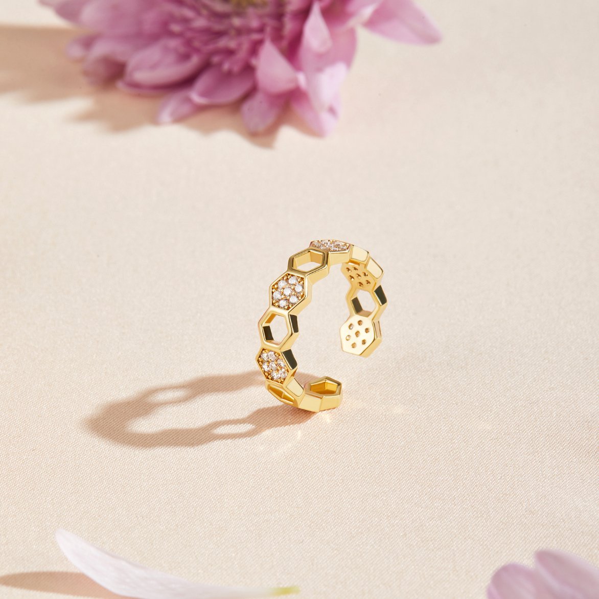 Friedrika – Gold Ring with Pearl Accents.