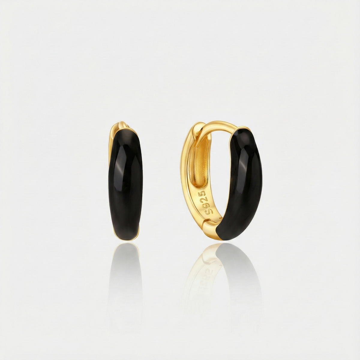 Theresia – Soft Curved Gold Earrings