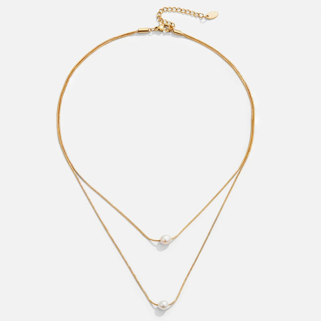 Sabine – Two-layer gold chain with a dark stone.