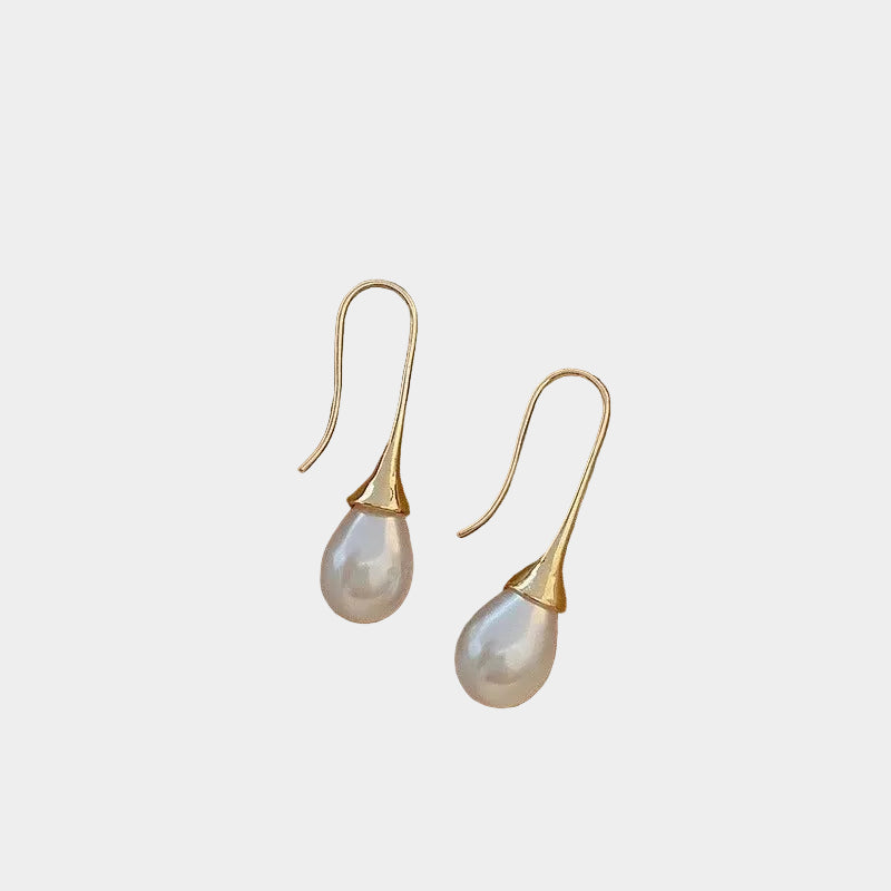 Tamara - Classic Pearl Earrings Helena