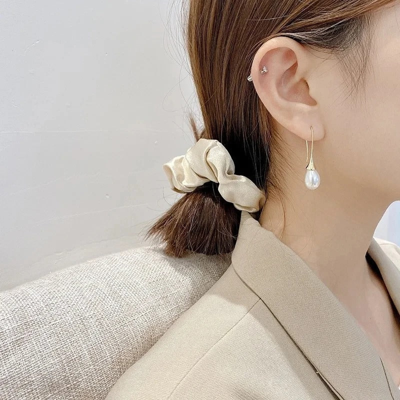 Tamara - Classic Pearl Earrings Helena