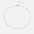 Sabina – A delicate gold necklace with mini pearls.