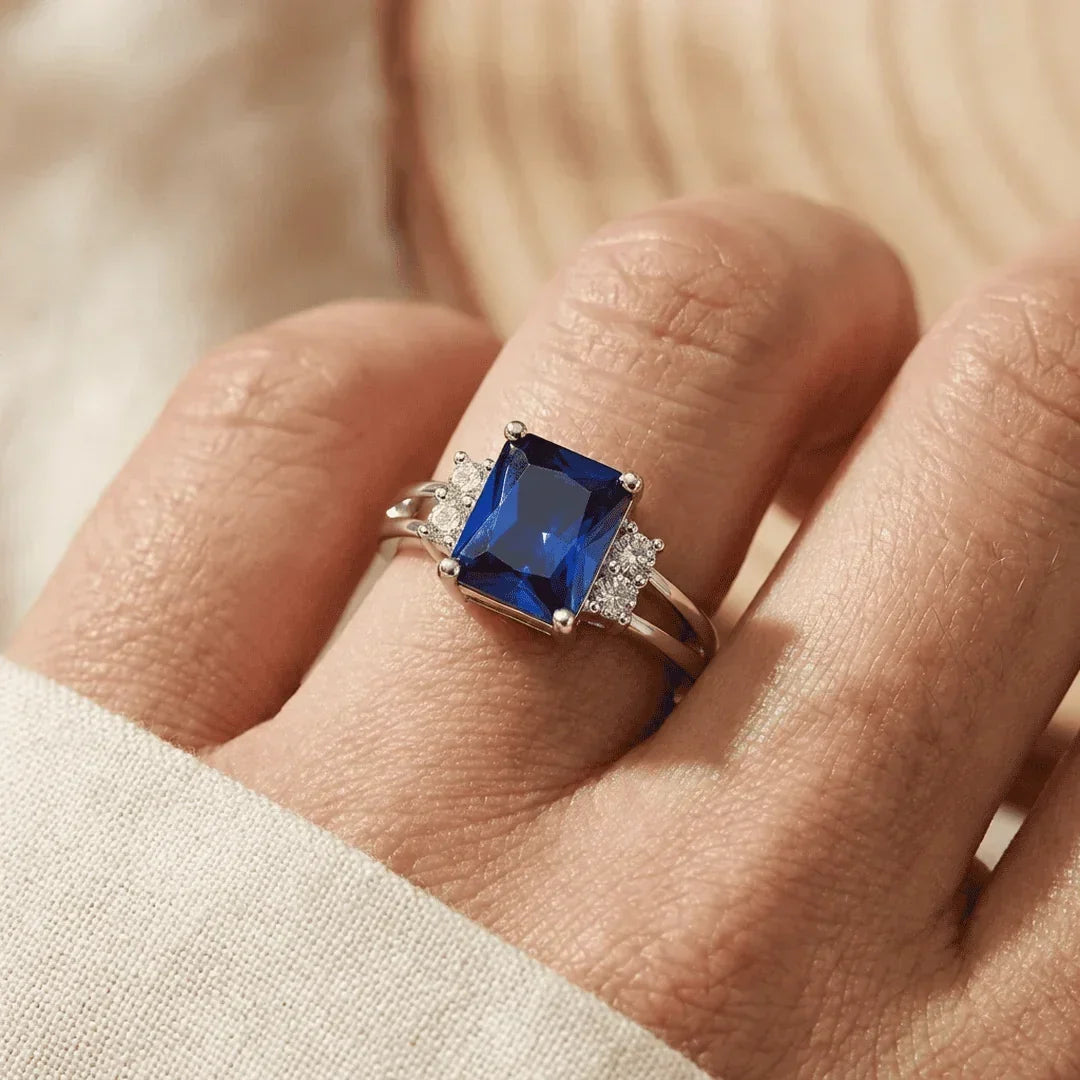 Isotta White Gold Sapphire Ring