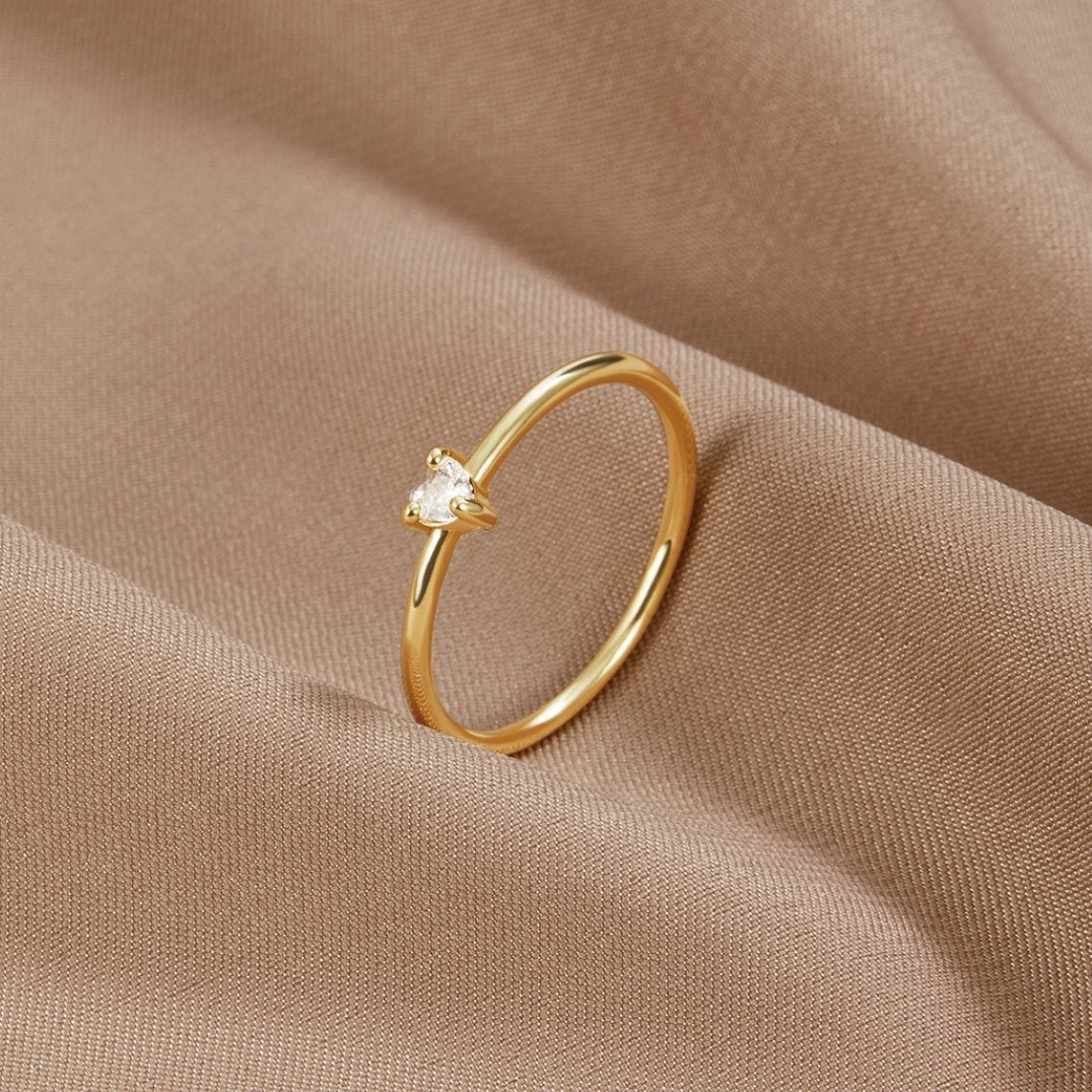 Leonie – Smooth Gold Ring.