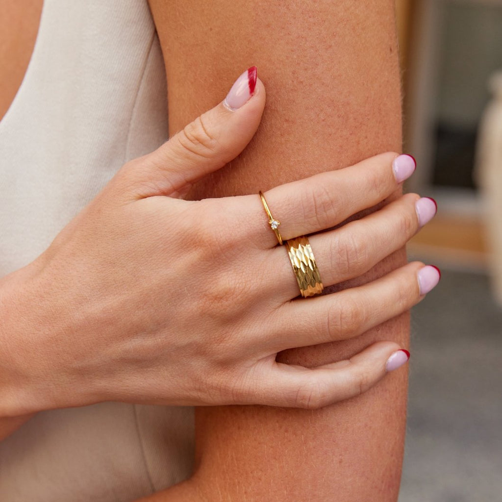 Leonie – Smooth Gold Ring.